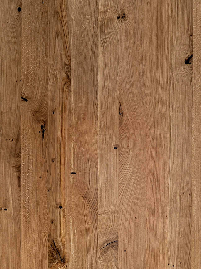 dreikant-home-1193_Asteiche verleimt_Esstisch_Unikat_interiordesign_Waldkante