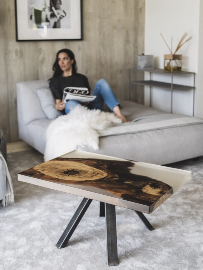 dreikant-home-couchtisch Unikat mit Epoxidharz