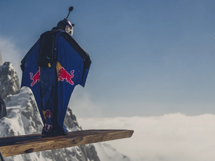 dreikant-passiontour-wingsuit red bull marco waltenspiel