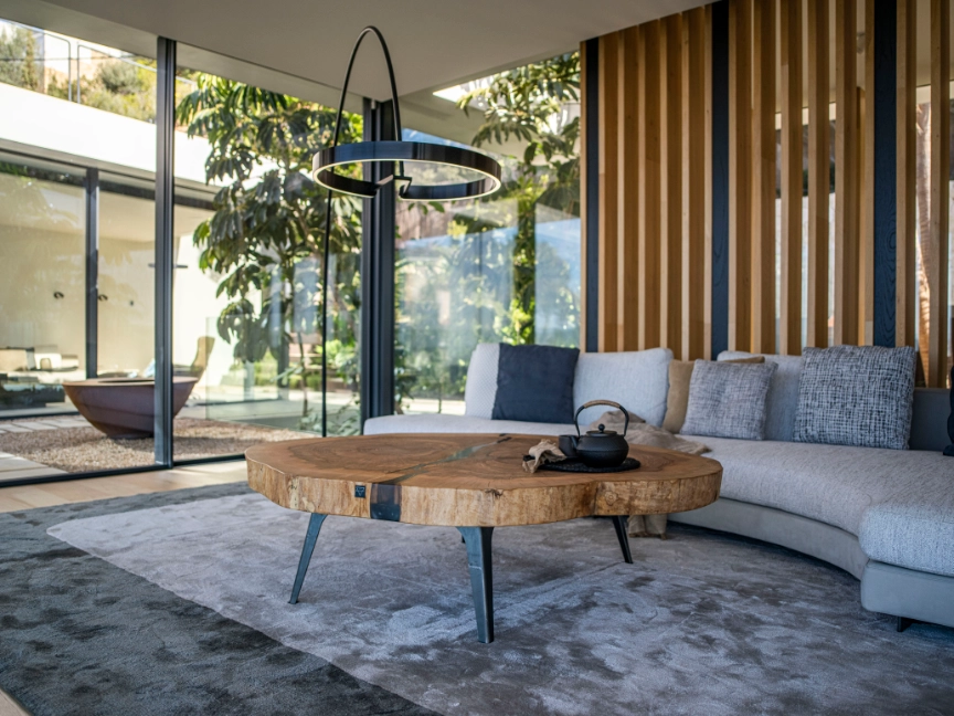 dreikant-tischart-couchtisch-esche massivholz mit harz