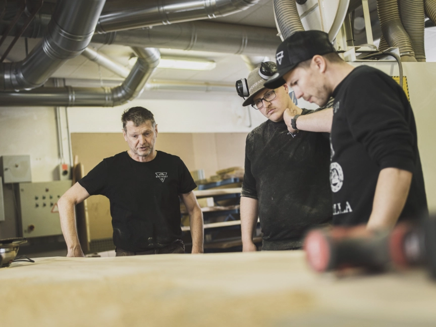 dreikant-handwerk-tischlerei-Fräsen der tischunikate