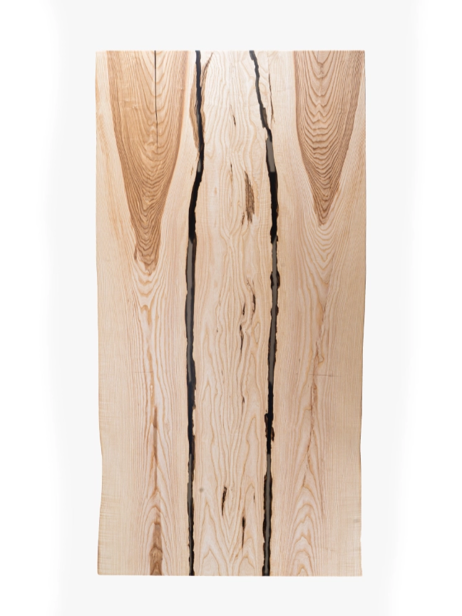 1608_dreikant_Esstisch Esche Butterfly-helles holz mit epoxidharz-topshot