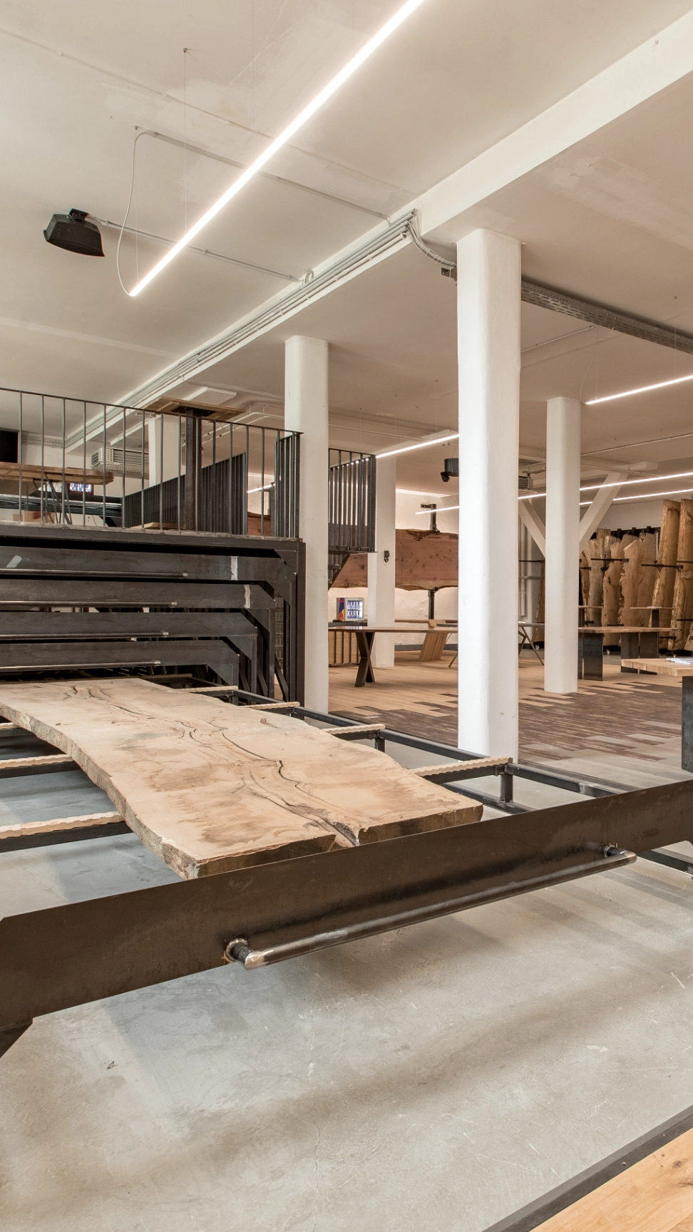 dreikant-showrooms hallein-auszugsregal rohplatten für tischunikate