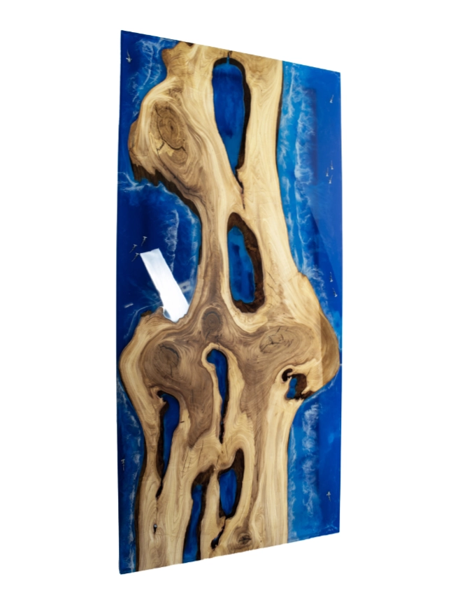 594_Esstisch Ulmenholz mit blauem Epoxidharz und Wellen-Fische eingegossen-04