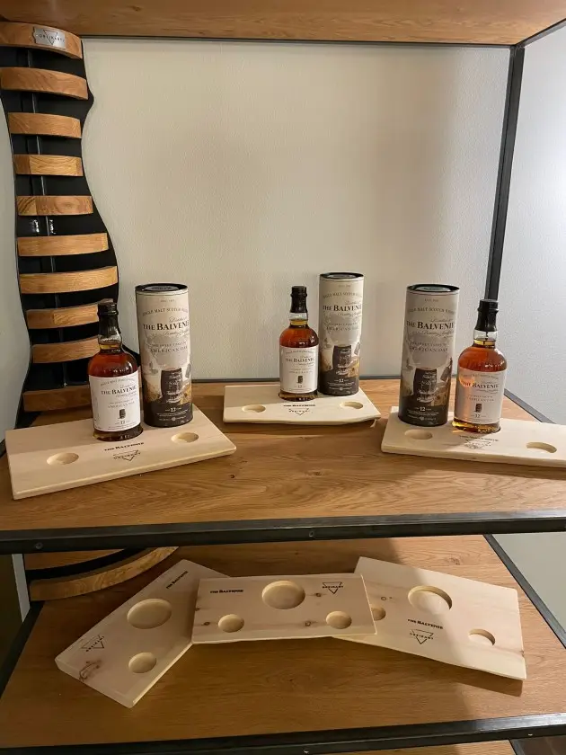 Whisky-Tasting an einem Dreikant Tisch-Unikat in der Balvenie Boutique