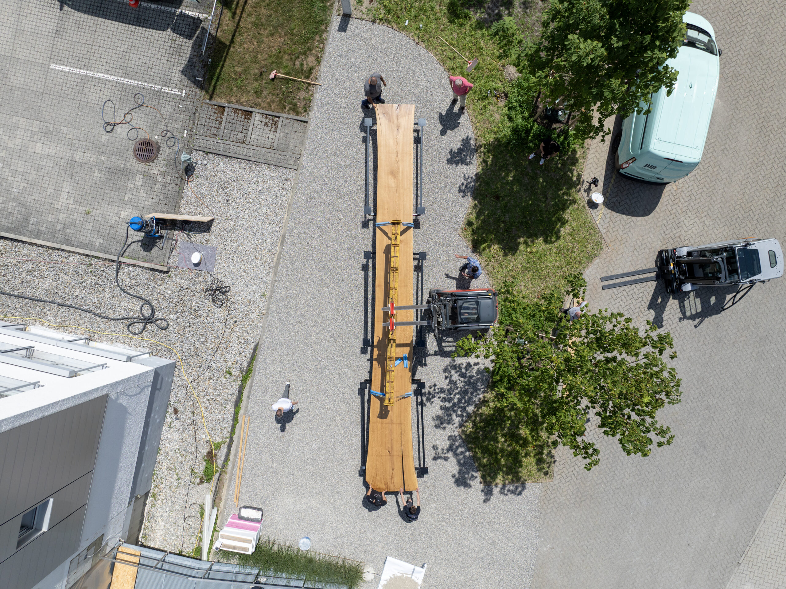 Dreikant 12m Eichentisch Outdoor mit Bänken 15