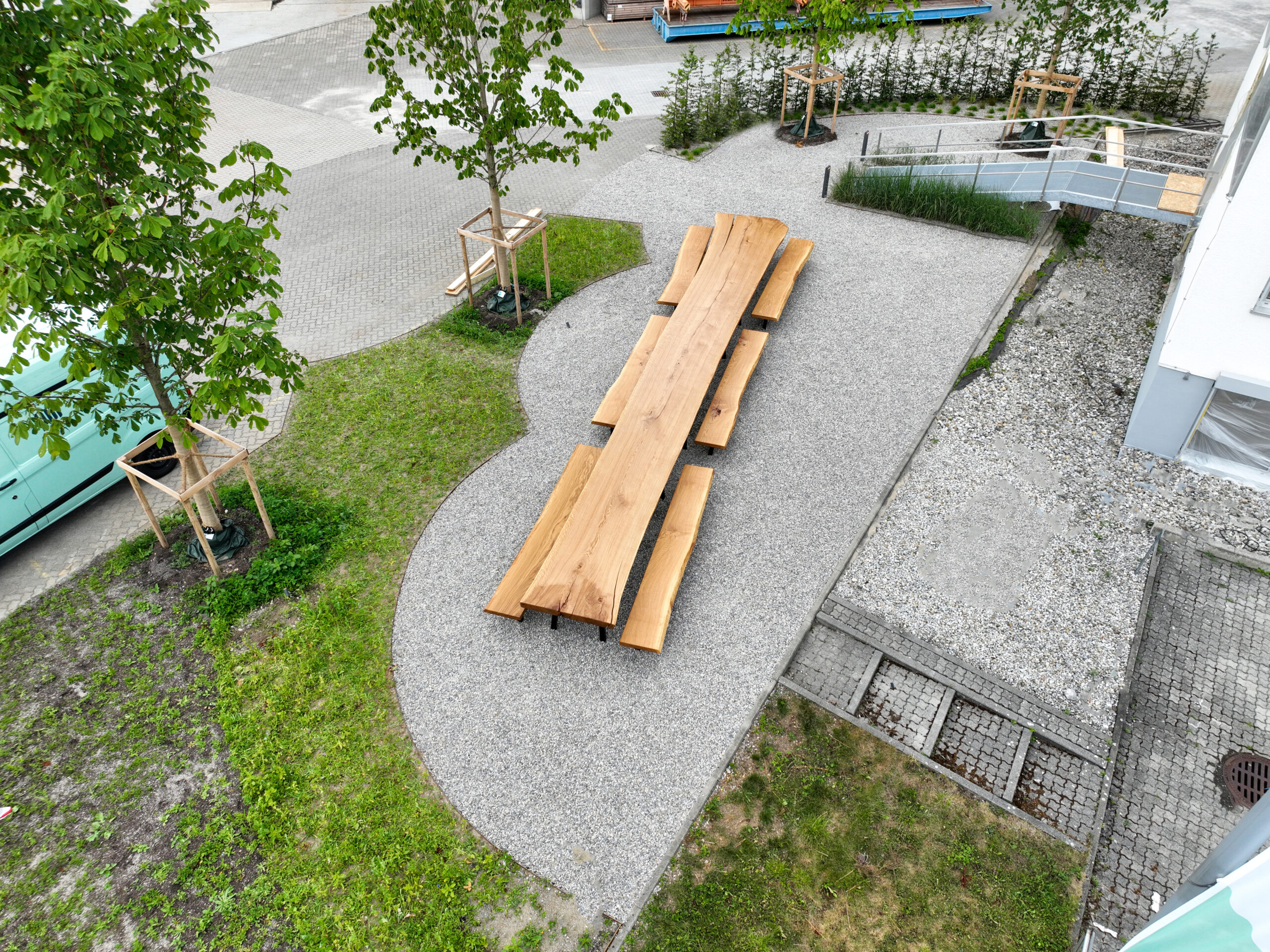 12m Eichentisch Outdoor mit Bänken – Luftaufnahme