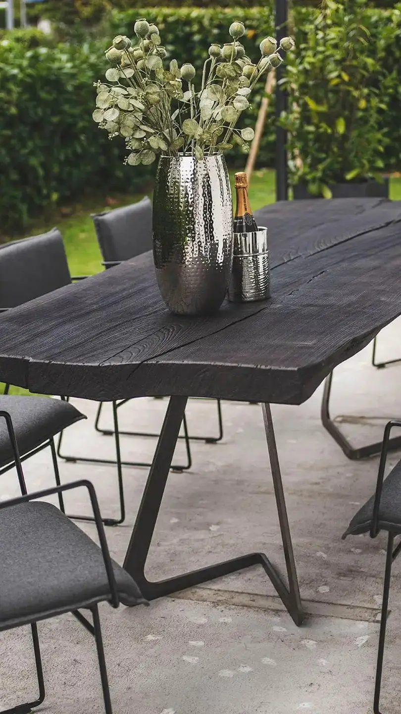 Dreikant Terrassentisch aus Massivholz, mobile Ansicht