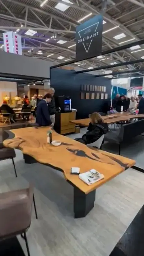Dreikant Design-Tisch von der Heim und Handwerk Messe, mobile Ansicht